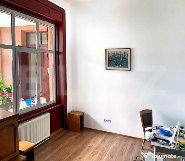 Apartament cu 4 camere decomandat în Central
