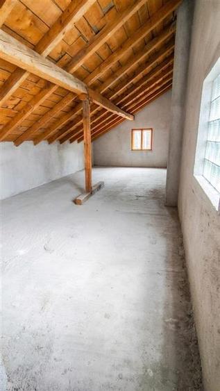 Casă cu 6 camere cu Teren 249 Mp în Rogerius