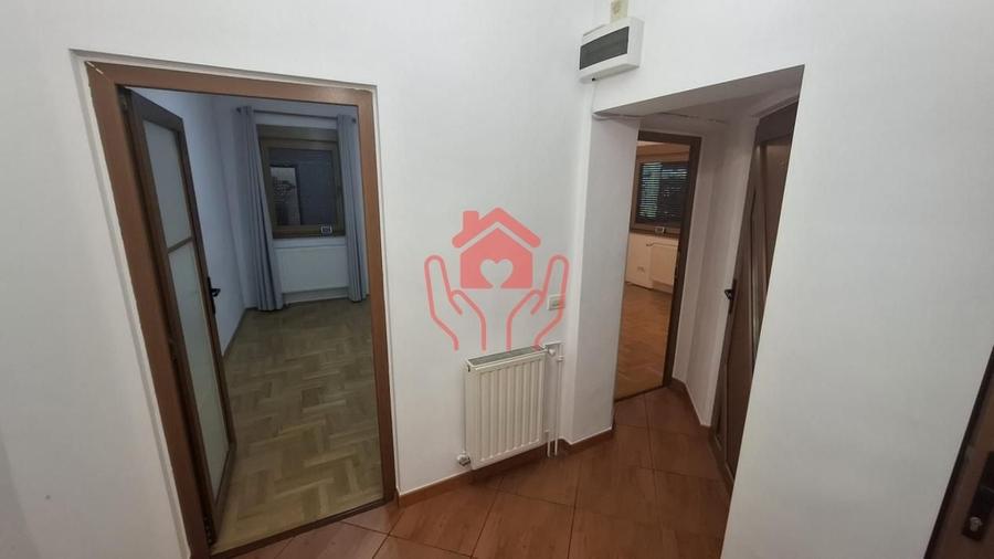 Apartament cu 6 camere semidecomandat, mobilat în Gara de Nord