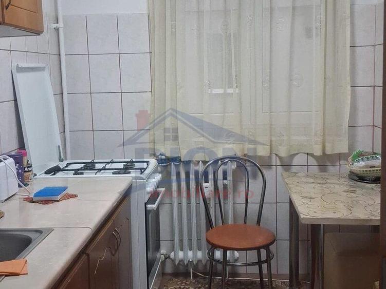 Apartament cu 3 camere decomandat în Drumul Taberei