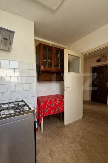Apartament cu 3 camere decomandat, mobilat în Tudor