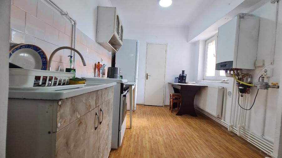 Apartament cu 2 camere decomandat, mobilat în Câmpineanca