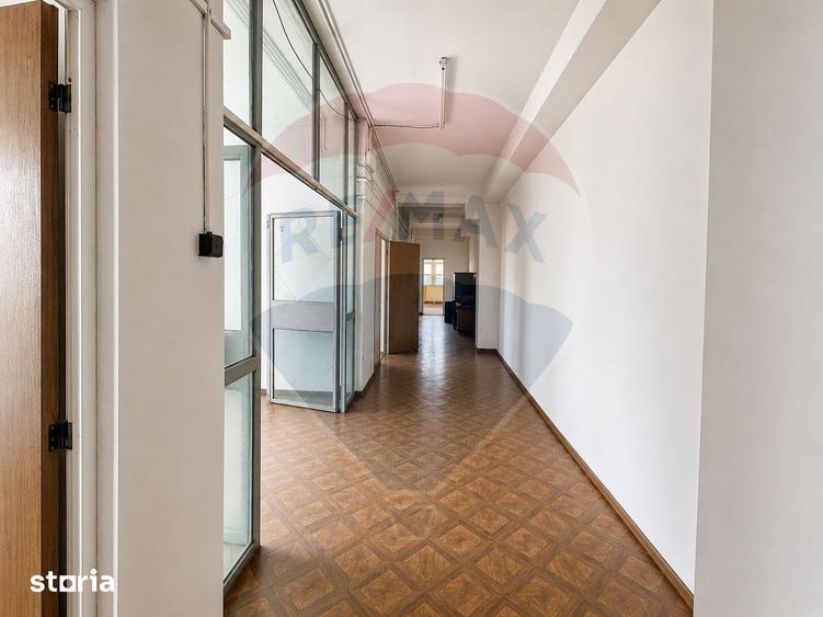 Spațiu comercial, de 3,716 mp, în Central