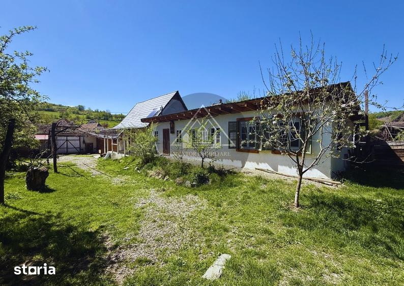 Casă cu 2 camere cu Teren 1414 Mp în Laslea
