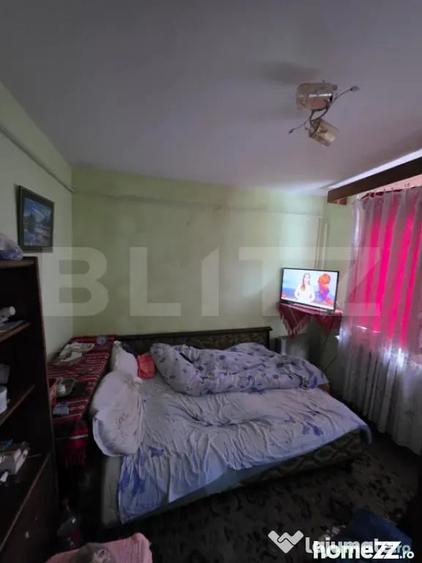 Apartament cu 3 camere semidecomandat în Central