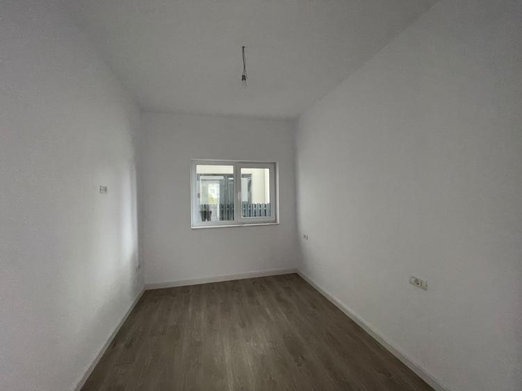 Duplex cu 5 camere cu Canalizare în Ghiroda