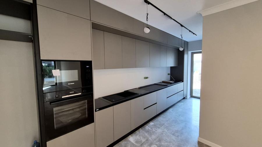 Apartament cu 3 camere decomandat, mobilat în Băneasa