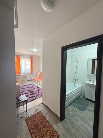 VANZARE GARSONIERA DECOMANDATA CU BALCON- ETAJ INTERMEDIAR STR TINERETULUI - 1