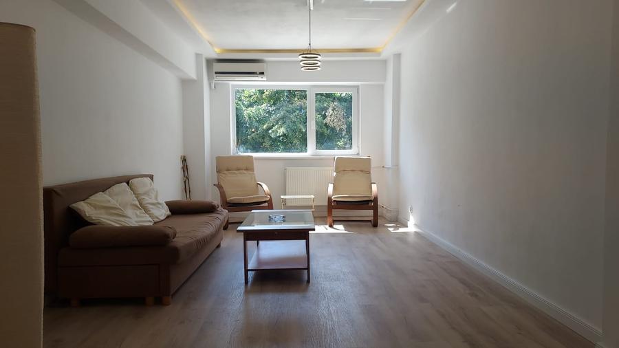 Apartament cu 4 camere decomandat în Tineretului