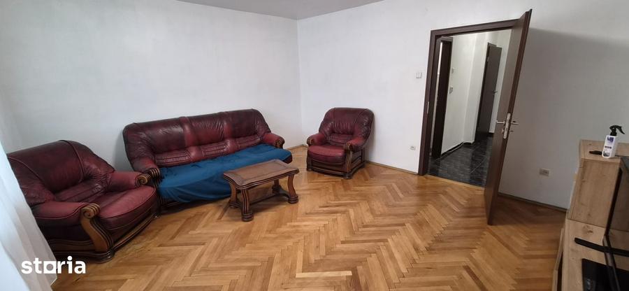 Apartament cu 3 camere decomandat în Complex Studențesc