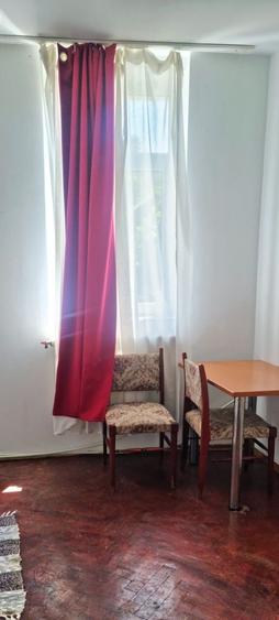 Casă cu 2 camere decomandat în Gruia