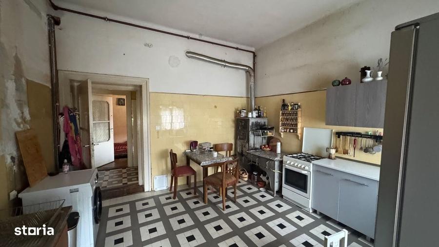 Apartament cu 4 camere în Sub Arini