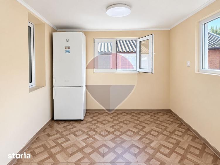 Casă cu 4 camere cu Teren 2760 Mp în Odobești