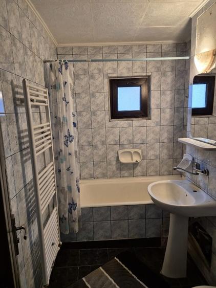 Apartament cu 2 camere decomandat, mobilat în Rovine
