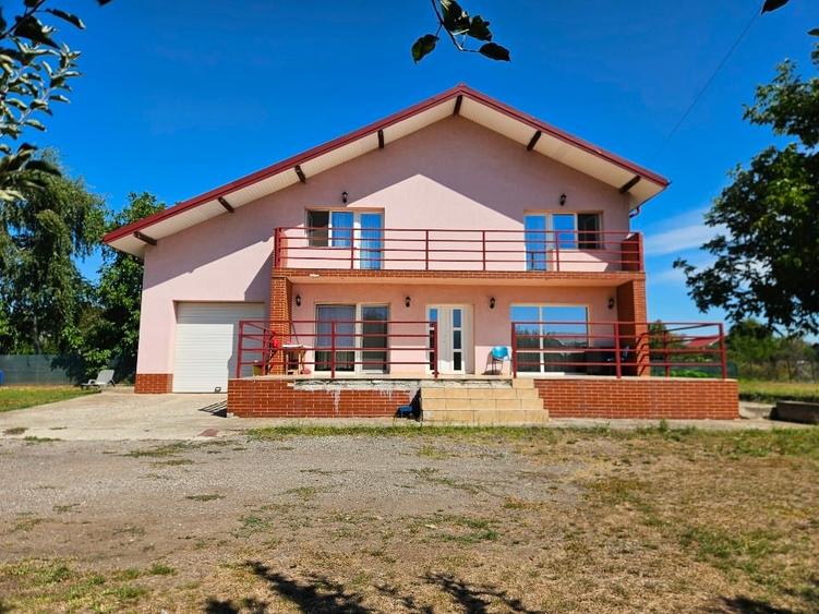 Casă individuală cu 5 camere cu Garaj în Dancu