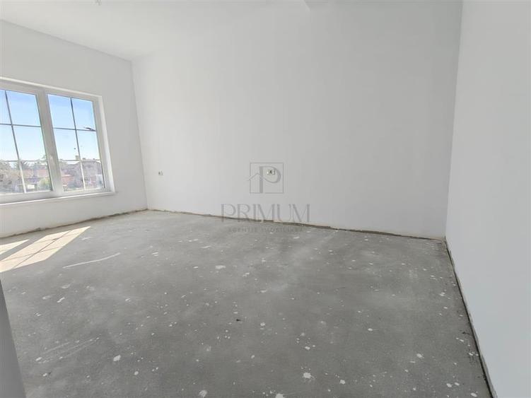 Duplex cu 5 camere cu Canalizare în Moșnița Veche