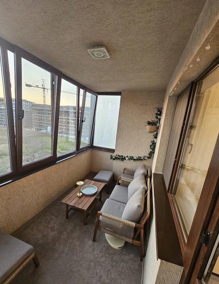 Apartament cu 3 camere decomandat în Roșu