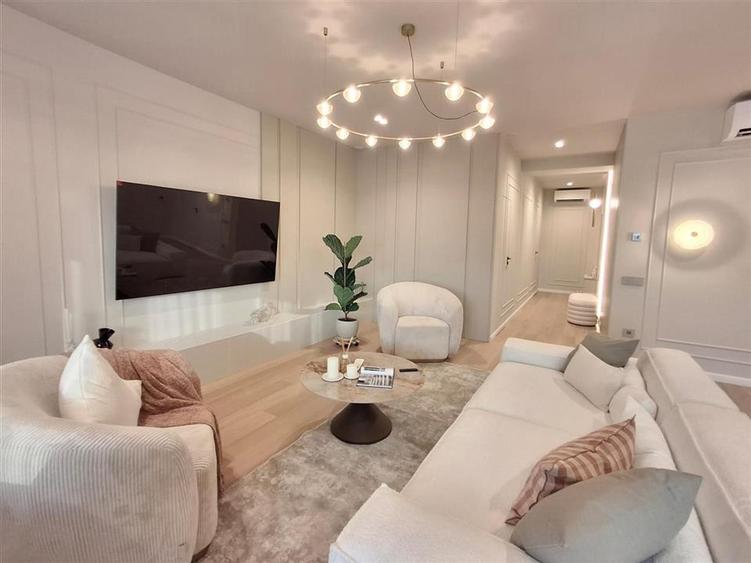 Apartament cu 3 camere decomandat în Exterior Sud