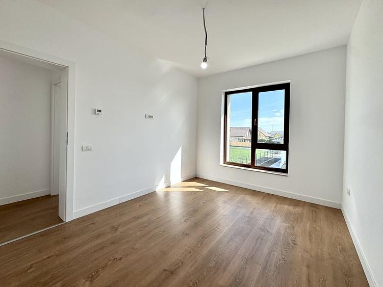Duplex cu 5 camere cu Canalizare în Dumbrăvița