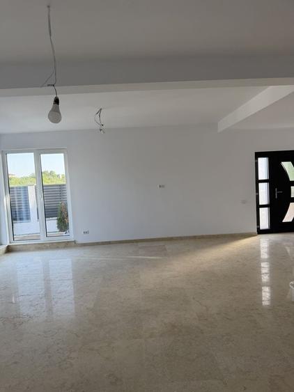 Spațiu comercial, de 200 mp, în Central