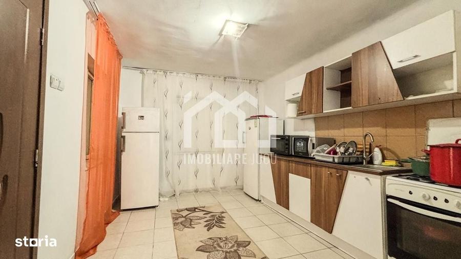 Casă cu 3 camere în Jucu