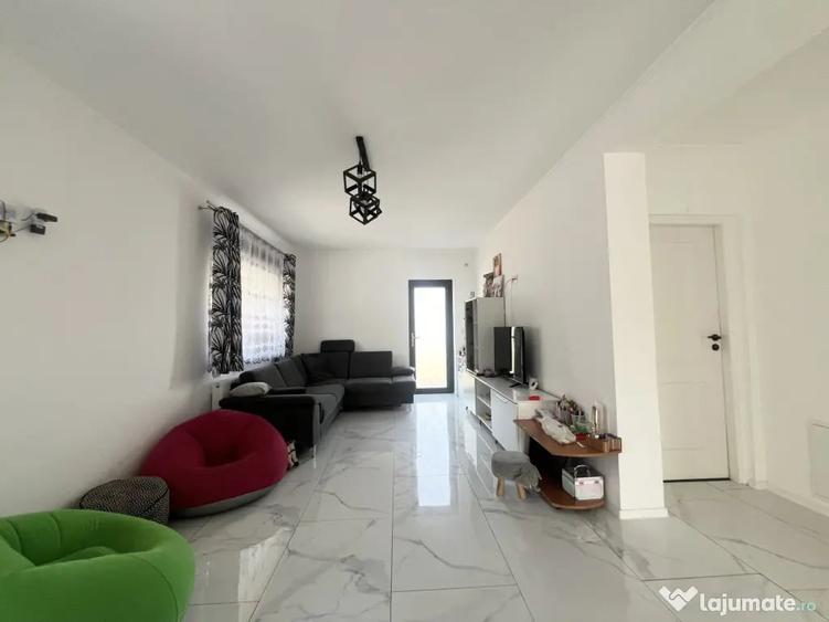 Casă cu 3 camere cu Teren 300 Mp în Sânmihaiu Român