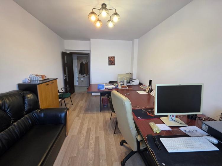 Garsonieră decomandată în Titan