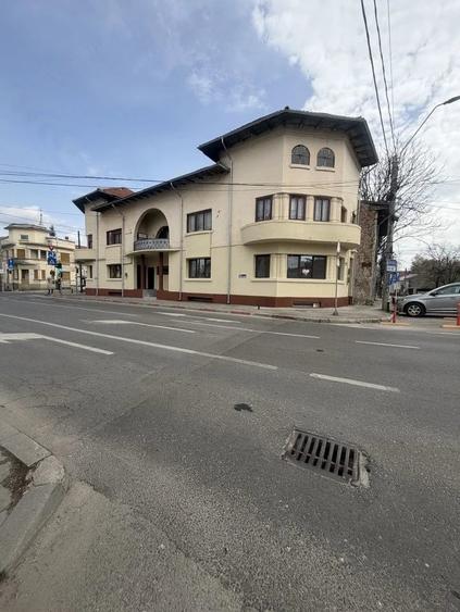 Spa?iu birouri / locuin?a 181 mp utili, etaj + mansarda in vila, Centru Pite?t - 1