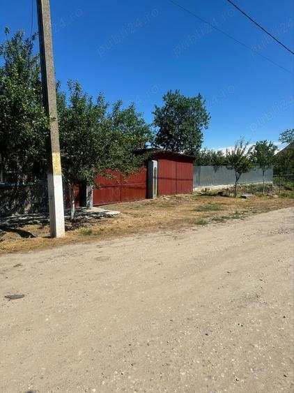 Casă cu 5 camere cu Teren 2500 Mp în Tăut