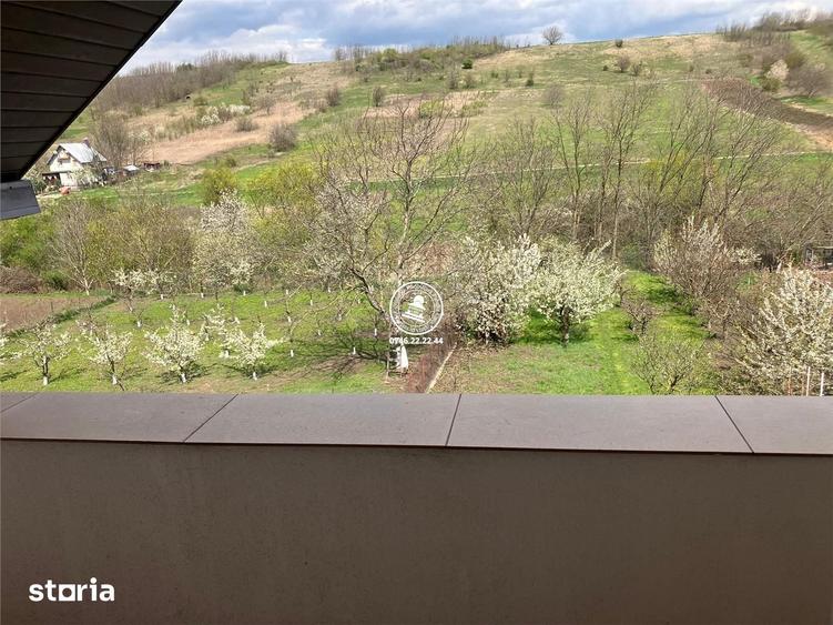 Casă cu 8 camere cu Teren 1172 Mp în Holboca