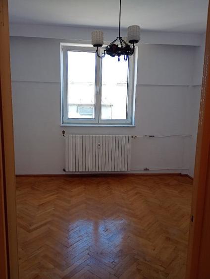 Apartament cu 4 camere decomandat în Ultracentral