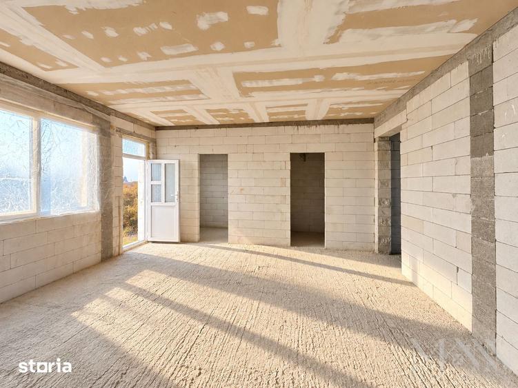 Casă cu 4 camere cu Teren 553 Mp în Sânmartin