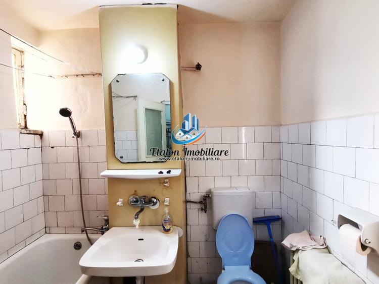 Apartament cu 4 camere semidecomandat în Mărăței