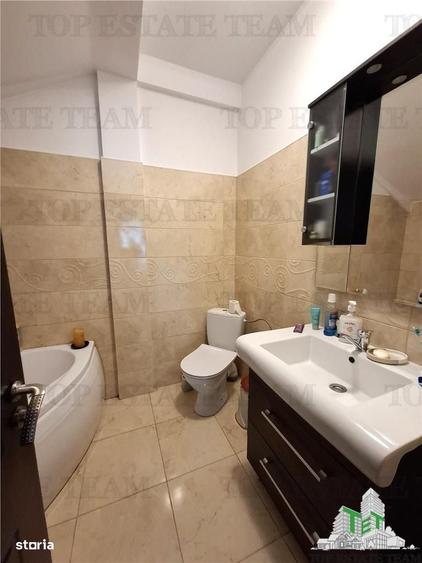 Casă cu 4 camere în Ostratu