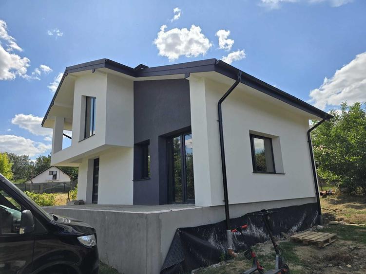 Casă cu 3 camere în Central