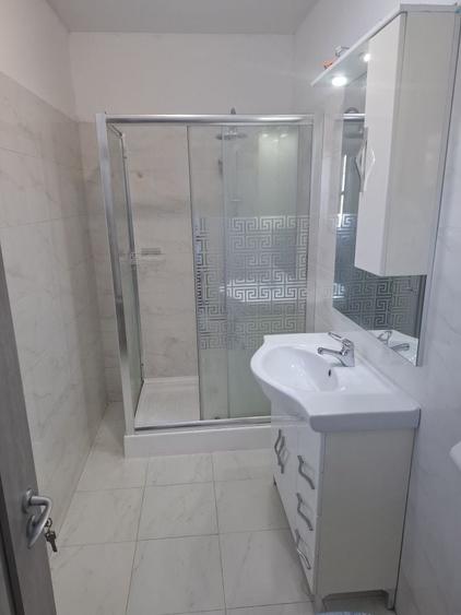 Apartament cu 3 camere decomandat în Fundeni