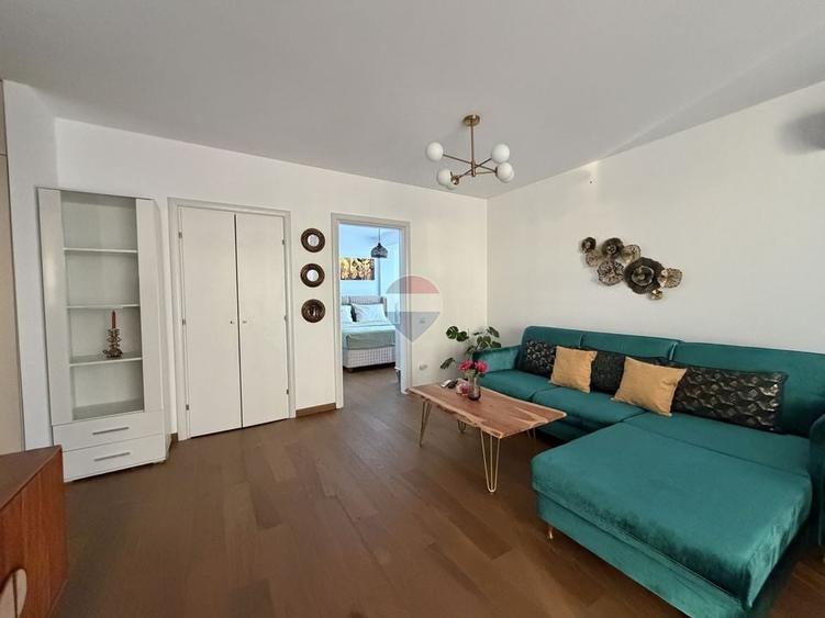 Apartament cu 3 camere semidecomandat în Central