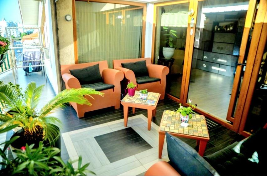 Penthouse cu 4 camere decomandat, mobilat în Inel II