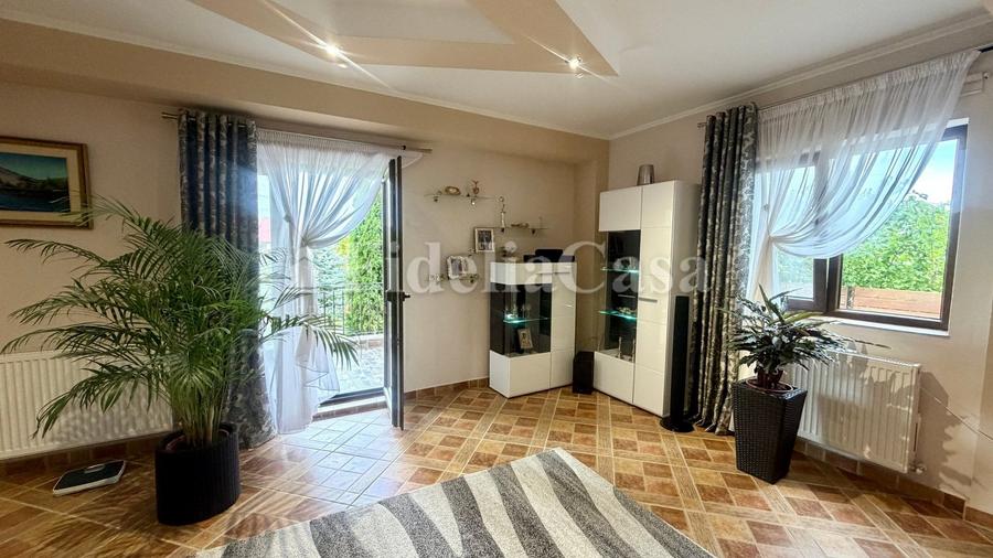 Casă cu 4 camere cu Teren 1453 Mp în Sculeni