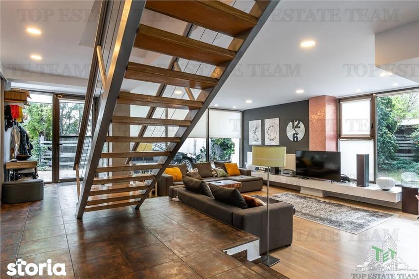 Casă cu 7 camere cu Teren 1334 Mp în Central