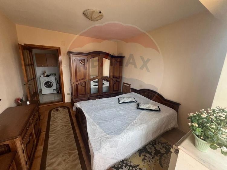Apartament cu 4 camere decomandat, mobilat în Gară