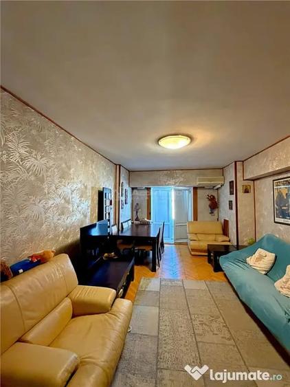 Apartament cu 4 camere decomandat în Decebal