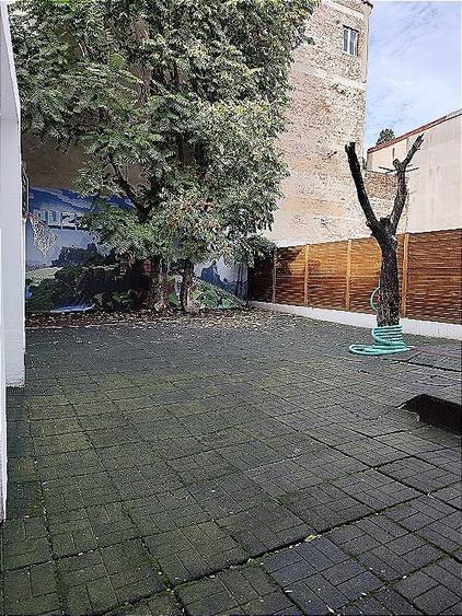 Casă individuală cu 5 camere cu Canalizare în Moșilor