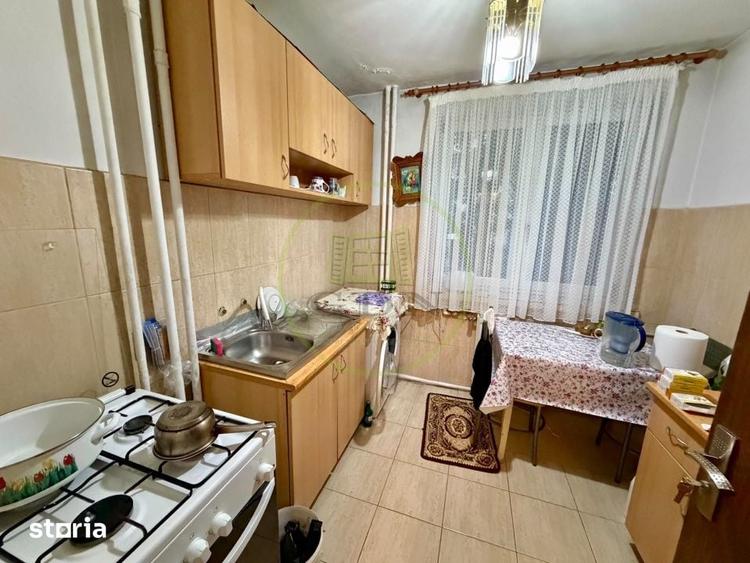 Apartament cu 3 camere semidecomandat în Brestei