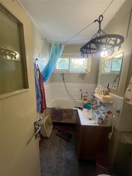 Apartament cu 3 camere semidecomandat în Podu Roș