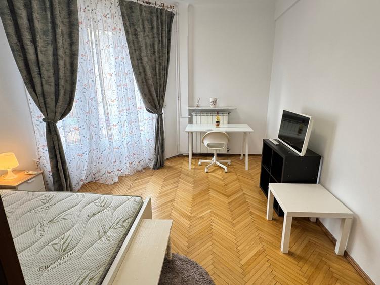 Garsonieră decomandată în P-ța Universității