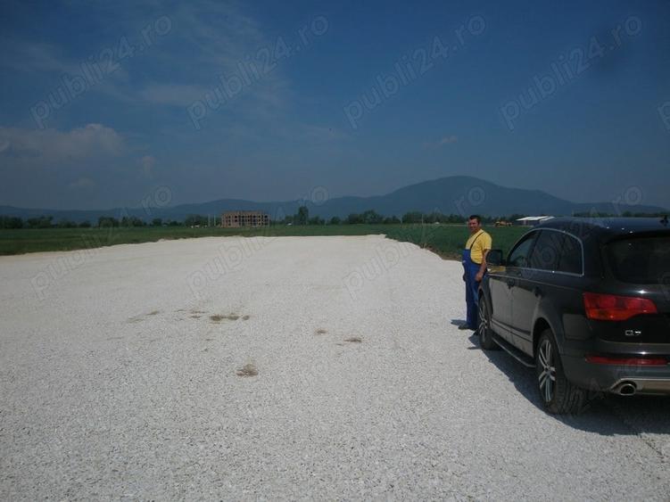 Teren de 2700 mp, în Cristian