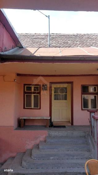 Casă cu 4 camere în Coroi