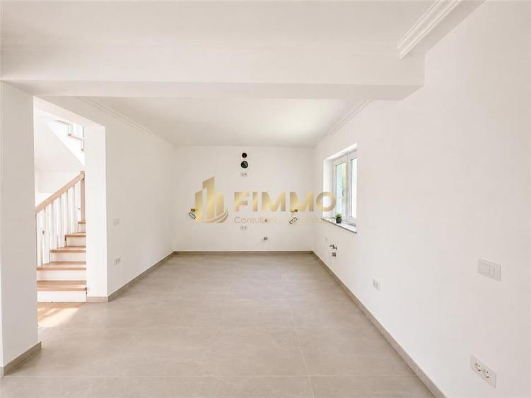 Duplex cu 4 camere cu Canalizare în Ipotești