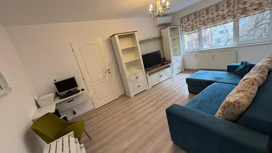 Apartament cu 2 camere semidecomandat în Tei